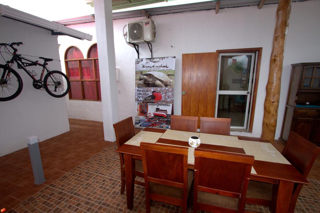 Zurisadai Hotel Puerto Ayora  Exterior foto