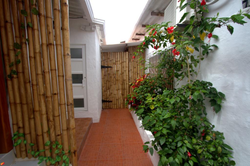 Zurisadai Hotel Puerto Ayora  Exterior foto